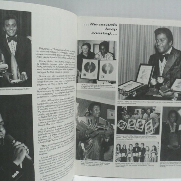 Charley Pride SIGNED Souvenir Book 20 Pages Rare - Picture 4 of 6